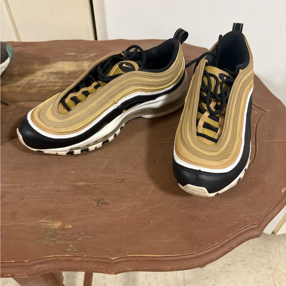 Nike Men's Black and Gold Sneakers
